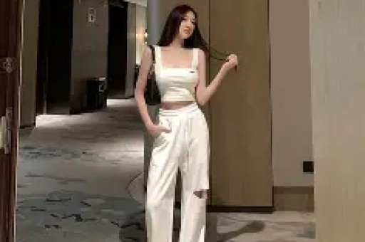 明星曝出整容内幕成龙割双眼皮谢霆锋直接“出卖”老爸